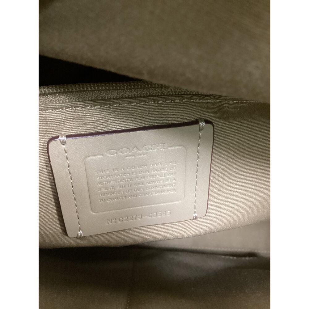 NWT Coach Tote Women’s 1Size LargeGalleryTote SignatureCanvasPrint Strawberries - Picture 9 of 10